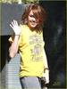 miley-cyrus-christmas-day-parade-2008-02