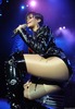 Rihanna-performing_at_the_O2_Arena_London_7_03_08_004