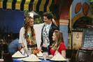 EmilyOsment_ORG-hannahmontana-season3-e70-stills003