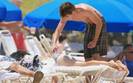 normal_zanessa_beach_candid_033