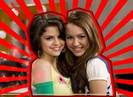 selena si miley-amigggggggos