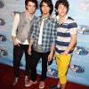 tb_100_Jonas_Brothers_4