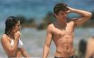 normal_zanessa_beach_candid_025