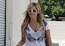 ashley-tisdale-ancora-al-coffee-bean-09