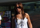 ashley-tisdale-gonfia-ruote-macchina-1