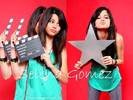 selena_gomez_1194023945