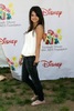 selena-gomez-charity-4-nc[1]