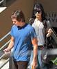 vanessa-hudgens_net-la2007sep25-pizzarestaurant-zacefron002