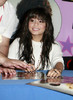Vanessa+Hudgens+Signing+Autographs+Philadelphia+c_cNlIe-80Dl