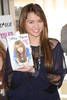 Miley+Cyrus+Miles+Go+Book+Signing+9iDo1rcBDYNl