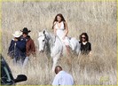 miley-cyrus-white-horse-photo-shoot-19[1]