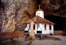 Biserica Schitului Pestera pe muntele Batrana,_Judetul Dambovita