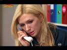 Lia vorbeste la telefon