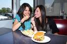 Demi-Selena-demi-lovato-or-selena-gomez-2458474-400-266