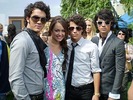 he jonas brothers with miley cyrus