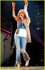 miley-cyrus-concert-pictures-06[1]