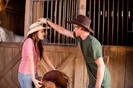 miley-cyrus_COM-hannahmontanathemovie-stills041