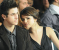 selena-gomez-david-henrie-pr-show-01