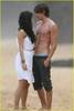 zac-efron-vanessa-hudgens-hawaii-wedding-10
