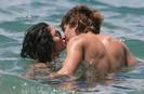 normal_zanessa_beach_candid_027