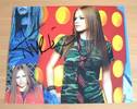 avril-lavigne-hand-signed-10-x-8-inch-colour-photo