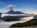 vulcanii-semeru-si-bromo[1]