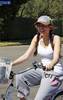 miley-cyrus-bicicleta-manuelanorga1[1]