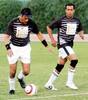 Arjun acum cativa ani in timpul liber juca fotbal cu mai multi actori-aici e cu Salman Khan