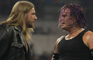 Triple H Ajutandu-l pe Jeff Hardy