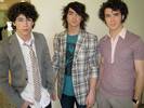 thejonasbrothersteenvoguejunejuly2008[1]