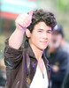 Nick JOnas perform (2)