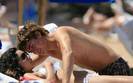 normal_zanessa_beach_candid_004