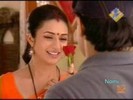 Sagar ii da o floare la Vidya