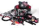 hello-kitty-mac-cosmetics2[1]