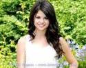 selena gomez in gradina