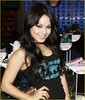 vanessa-hudgens-kicks-skechers-01